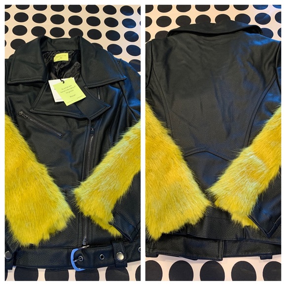 NWT HEURUEH Faux Leather/Faux Fur Moto jacket
Size L
Pit to pit: 20”
Length: 24” - Picture 1 of 8